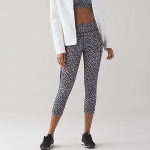 Lululemon Sole Training Crop - Daisy Dust Alpine White Black